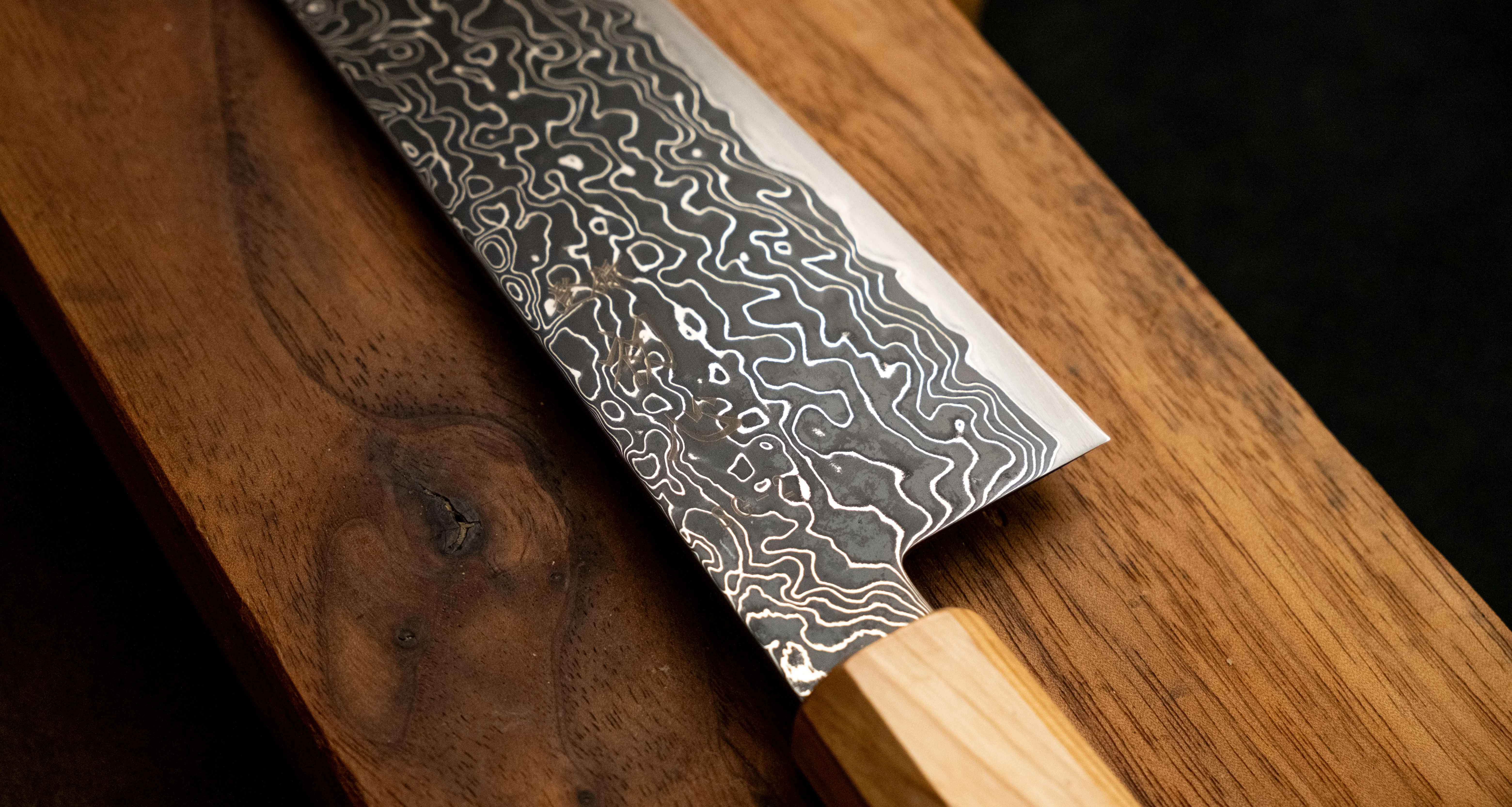 Hatsukokoro Mercury Gyuto Kurozome Damascus 210mm (8.3") [Mono Olivewood] - Image 4