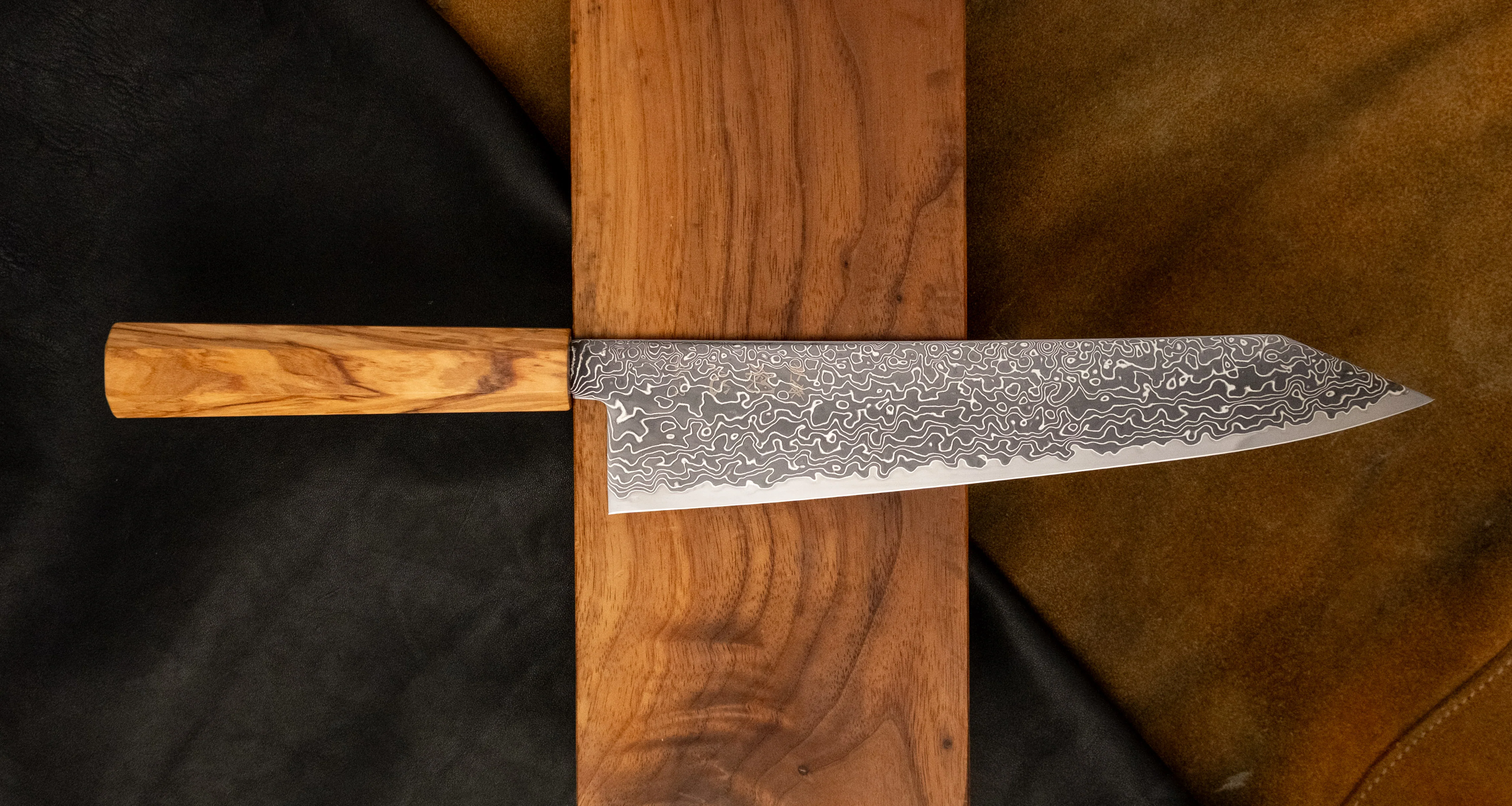Hatsukokoro Mercury Kiri-Gyuto Kurozome Damascus 240mm (9.4") [Mono Olivewood] - Image 4