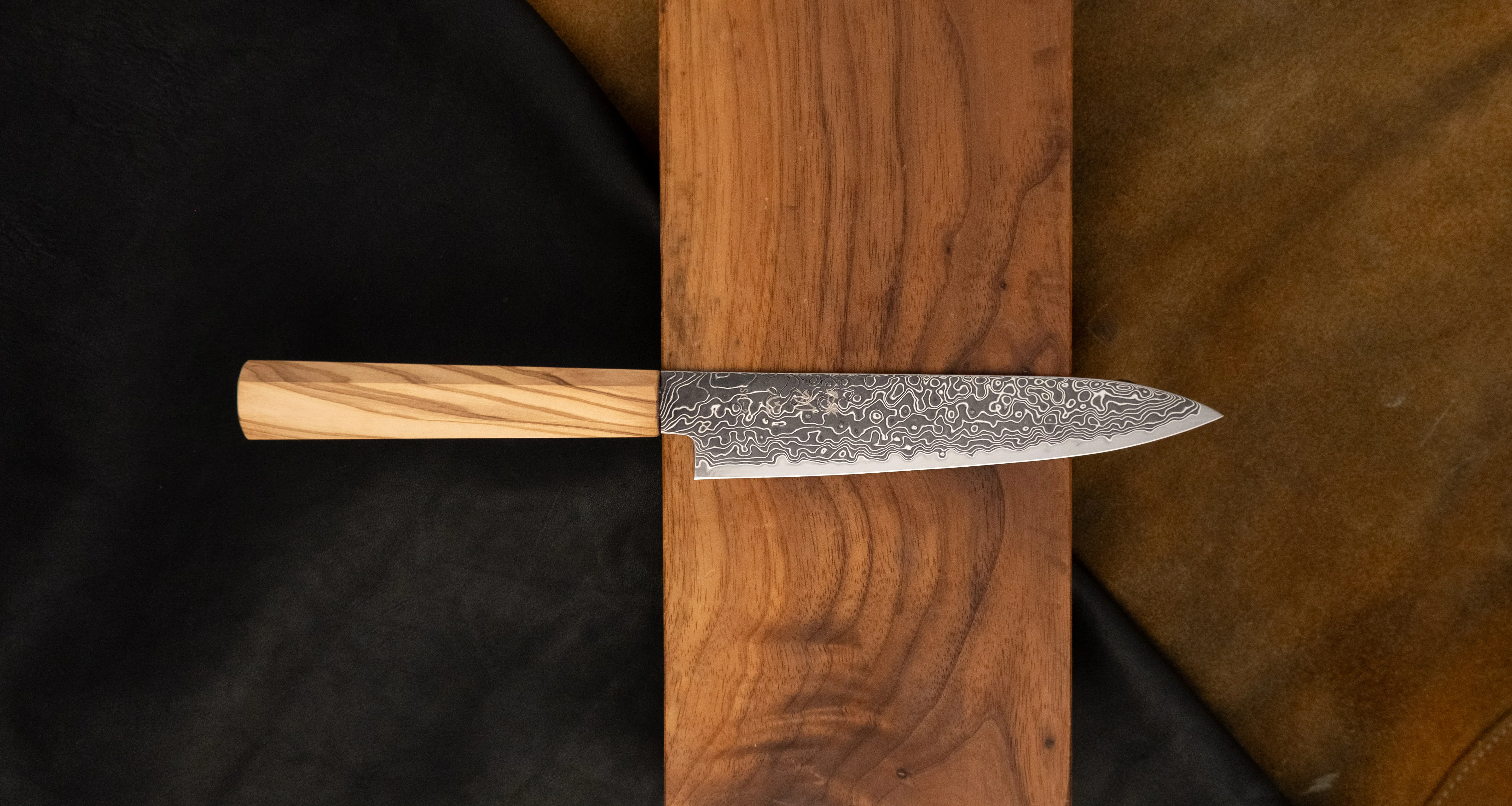Hatsukokoro Mercury Petty Kurozome Damascus 150mm (5.9") [Mono Olivewood] - Image 4