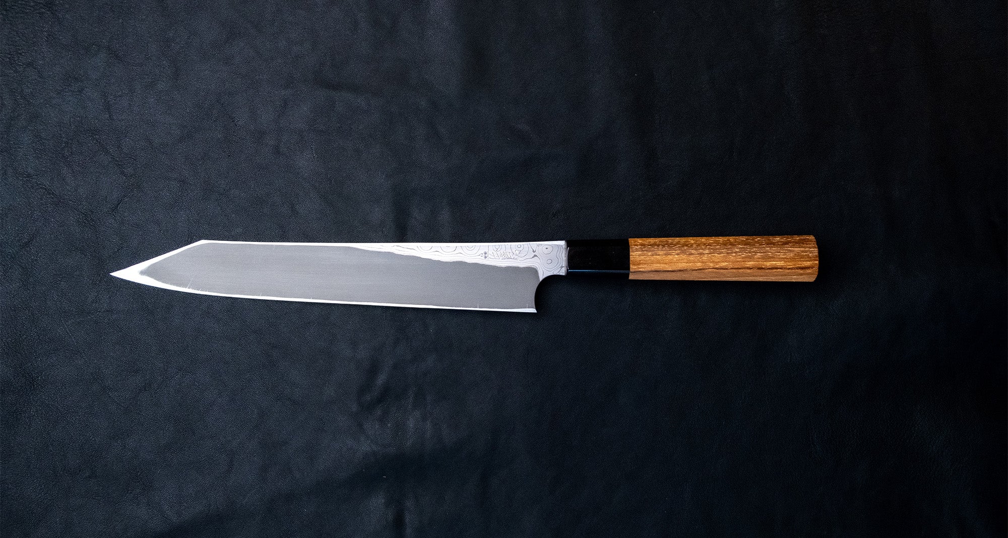 Nigara Kurozome Kiritsuke Yanagiba Aogami #2 Damascus 240mm (9.4") - Image 5