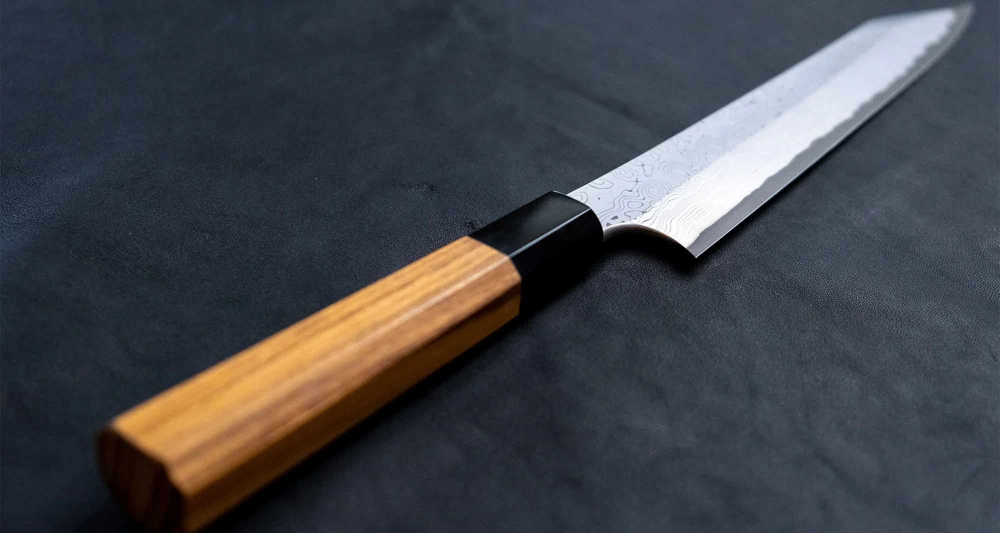 Nigara Kurozome Kiritsuke Yanagiba Aogami #2 Damascus 240mm (9.4") - Image 6