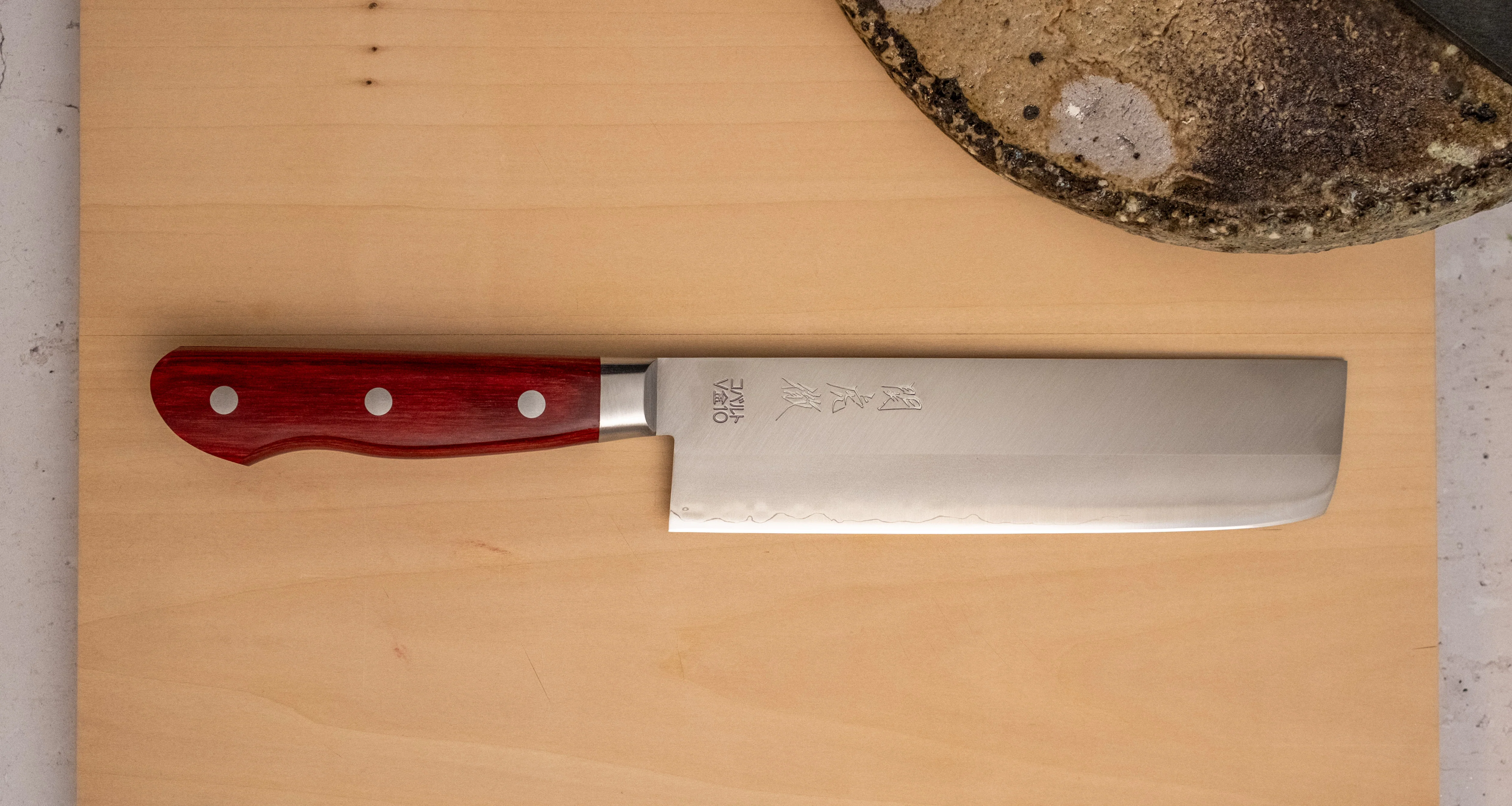 Seki Kotetsu Nakiri VG-10 Migaki 165mm (6.5") [red pakkawood] - Image 4