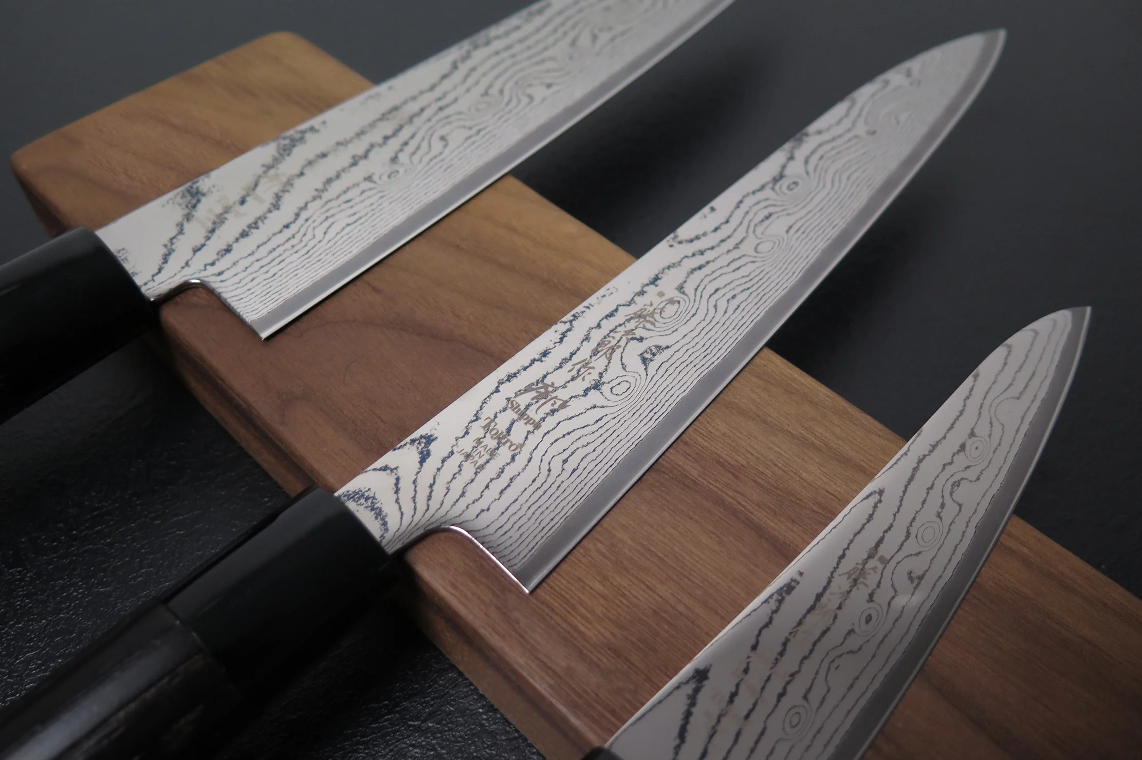 Tojiro Gyuto Black Damascus 240mm (9.5") - Image 2
